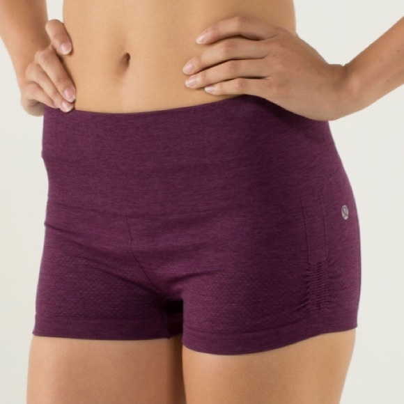 LULULEMON ATHLETICA | In The Flow Short
